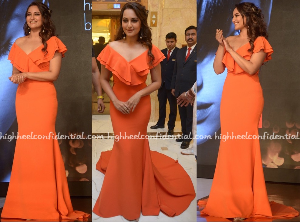 [Image: Sonakshi-Sinha-Wears-Gauri-And-Nainika-T...Launch.jpg]